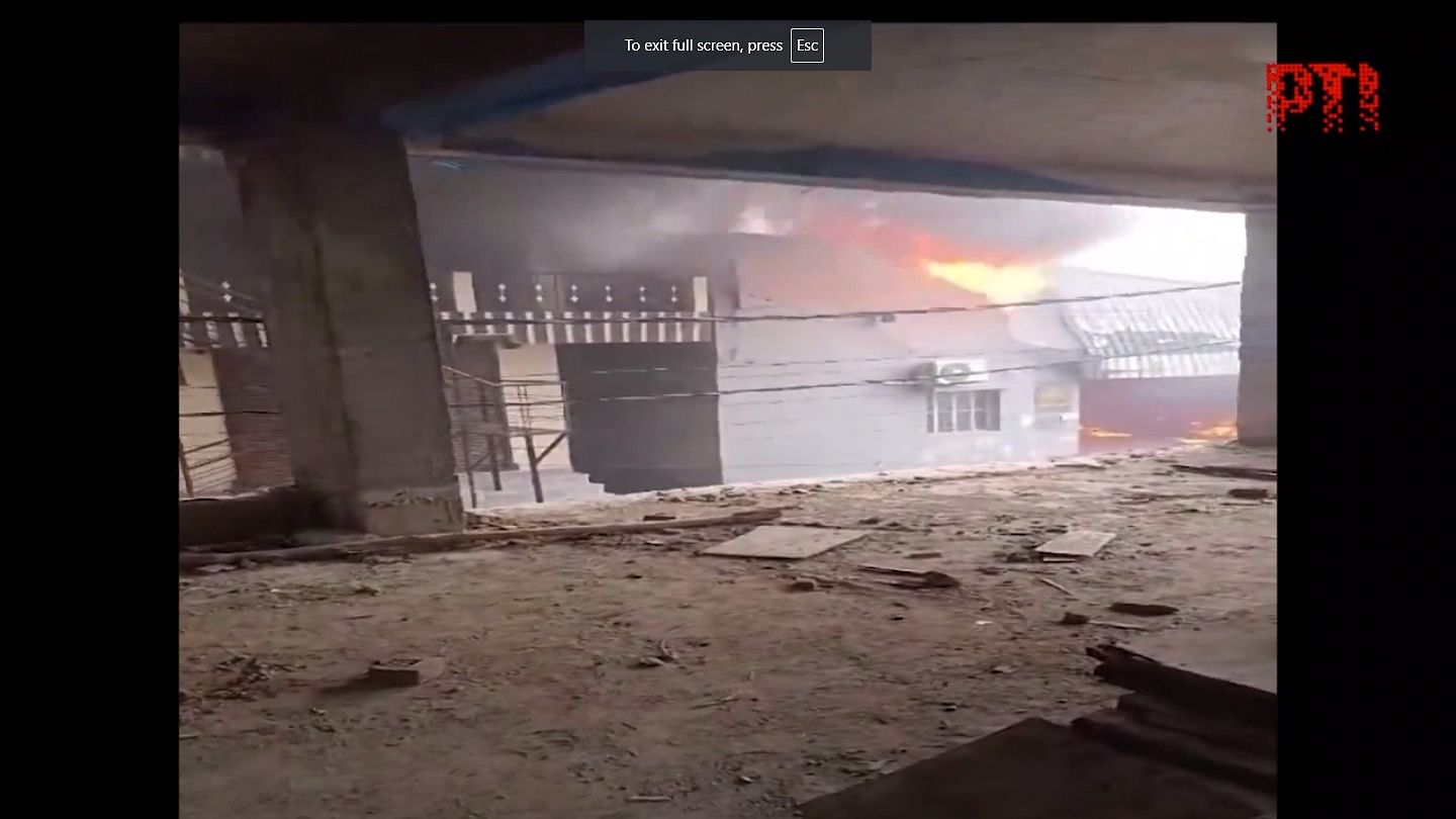 <div class="paragraphs"><p>Screengrab of video showing fire at the Bihar car showroom</p></div>